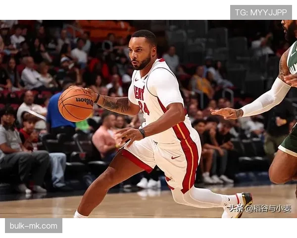 戴维斯边路爆发助球队逆转取胜,状态回暖迎关键胜利 戴维斯边路爆发助球队逆转取胜,状态回暖迎关键胜利