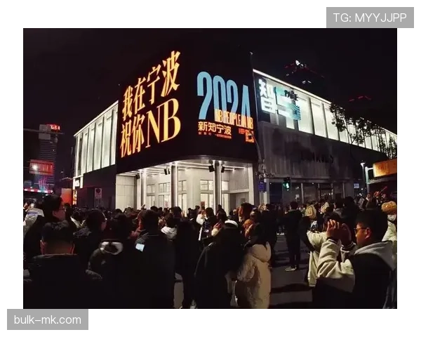 安洗莹上场板着脸，刷到她出街照我还以为走错了网红街