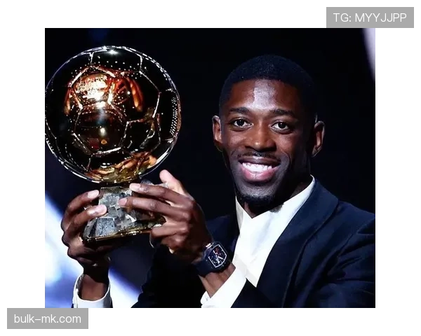 登贝莱又双叒叕迟到？这回连训练场都没进，直接开着法拉利去喝下午茶了